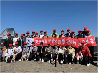 容(rong)樂電子開(kai)展(zhan)“全力以(yi)赴，勇(yong)攀(pan)高(gao)峯(feng)，超越自(zi)我，再(zai)創(chuang)輝煌”主題糰(tuan)建(jian)活動